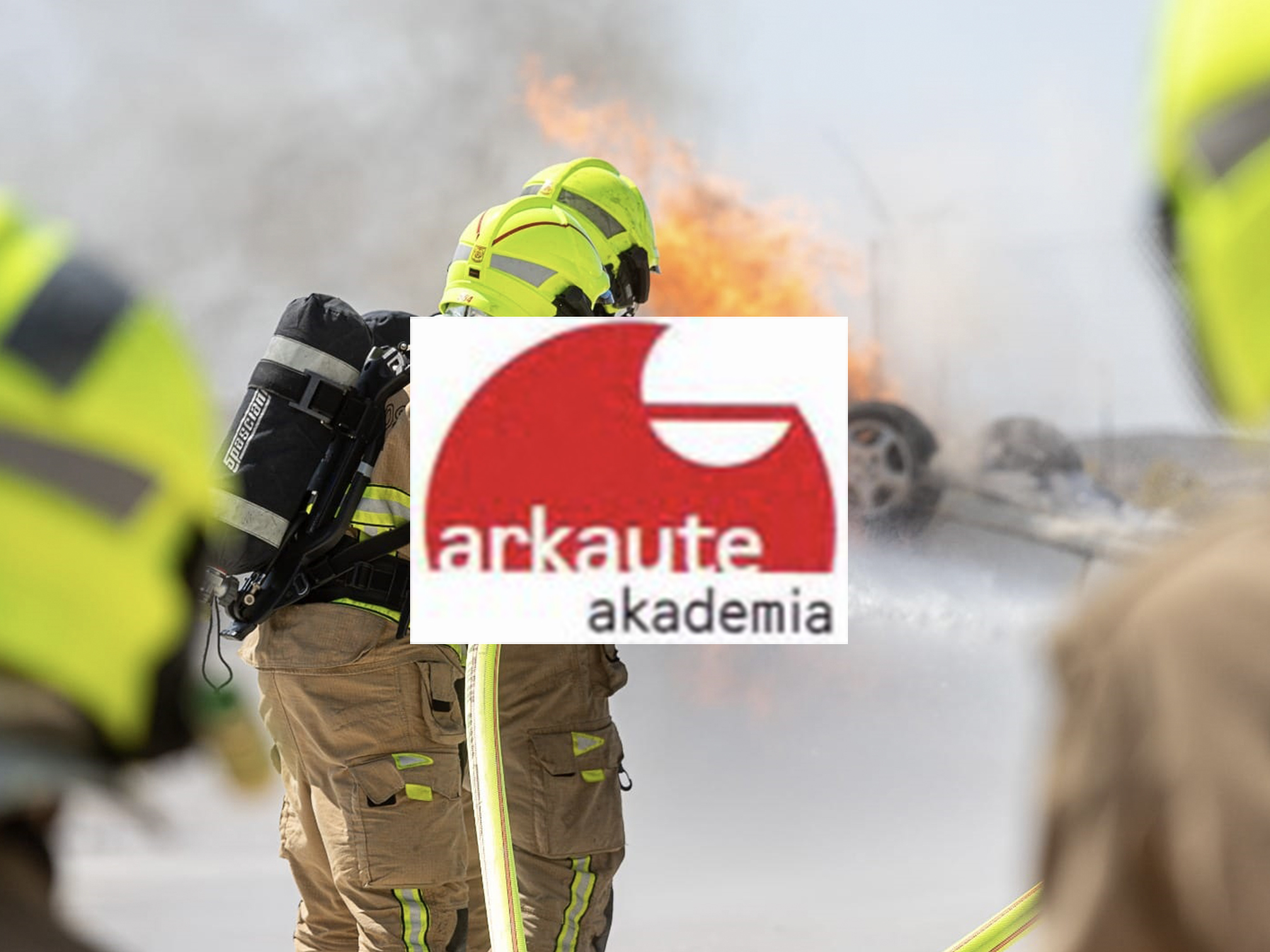 Bombero en uniforme