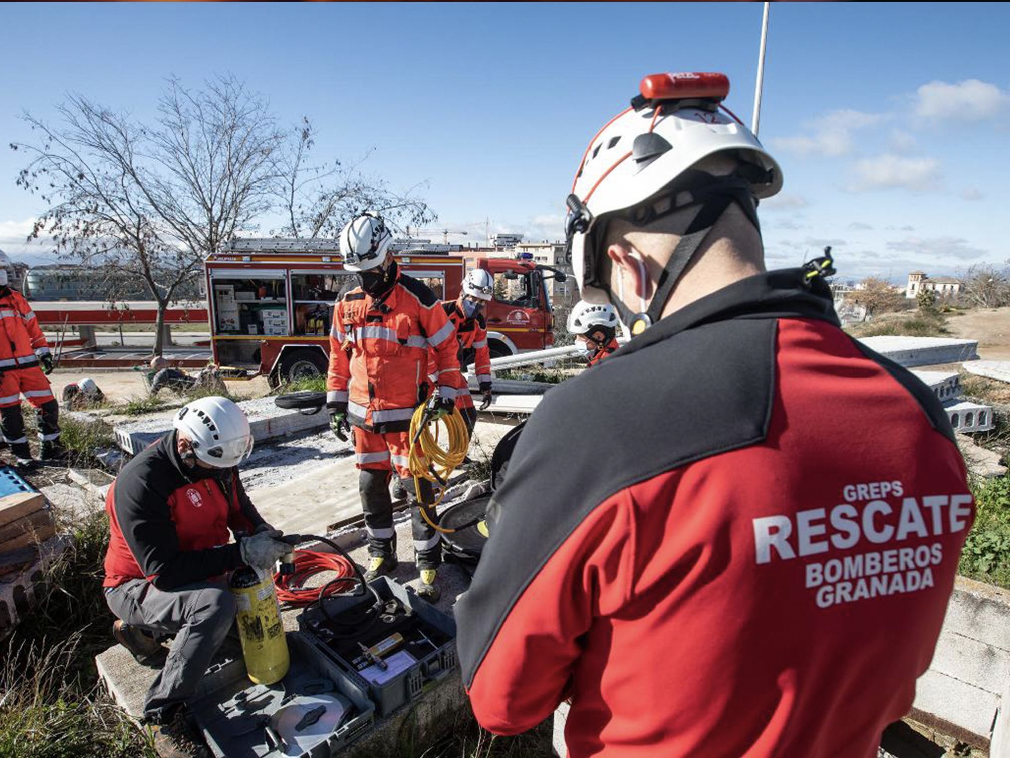 Bombero en uniforme